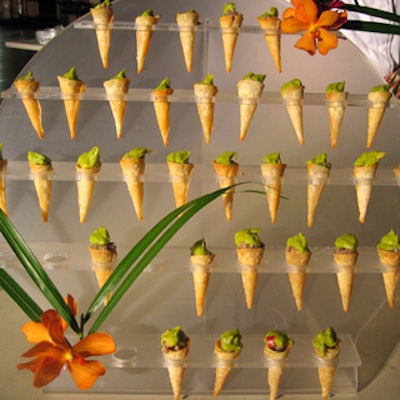 10Tation served spicy tuna in wonton cones with avocado salsa and mixed greens on handheld vertical acrylic food trays.