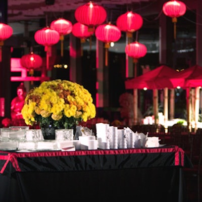 Abigail Kirsch, Caterer & Events served food from eight dinner and four dessert buffets, including a station in the Chinatown vignette in an area representing New York streets.