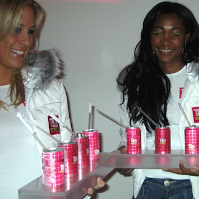 Models in white parkas offered the new drink from specially designed trays.