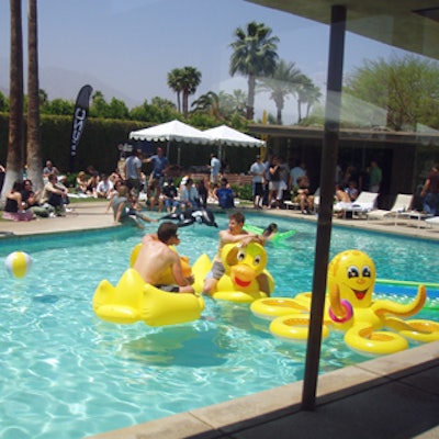 Guests of Anthem magazine’s party hung out in the pool with inflatable toys.