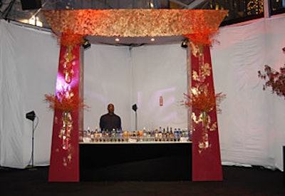 A square archway decorated a buffet station.