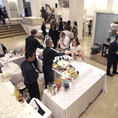 Nearly 200 trade and consumer journalists gathered at the Kohler store and Ann Sacks showroom in Chicago, for an evening of preconvention pampering.