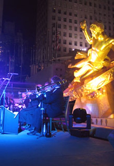 Music from the Peter Duchin Orchestra coaxed dancers onto the breezy open-air dance floor.