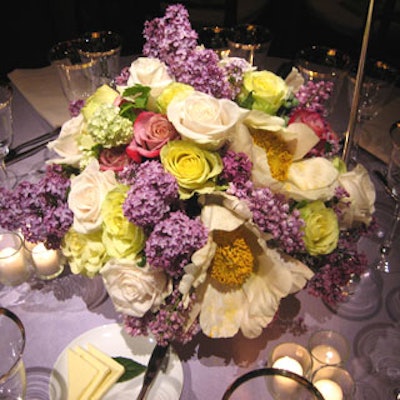 The benefit for public television stations WNET and WLIW had an elegant look—tables alternated between three main colors: pale purple, green, and gold, and Van Vliet & Trap created centerpieces dominated by lilacs and various shades of roses in golden-tone pots.