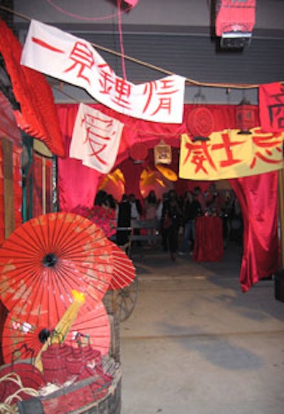 Jerry Schwartz of House of Schwartz designed the event's entryway, decorated as a 1920's Chinese street market with paper umbrellas, old photos, flowers, and banners with Chinese lettering.