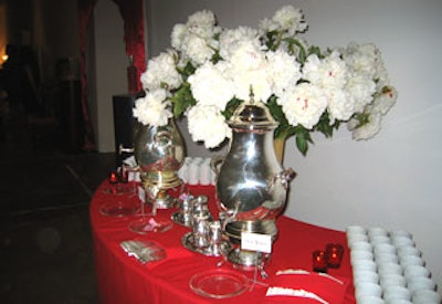 Bouquets of white peonies decorated the beverage station.