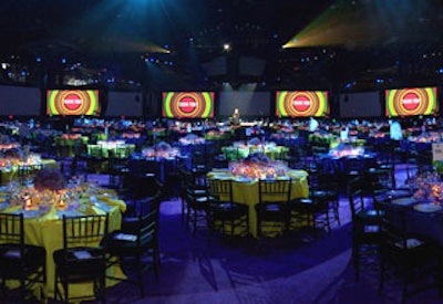 The dining area created in one of the Javits Center's massive halls was a round room (for the first time) this year, and was adorned with 20 movie theater-sized screens displaying images of the city, children, and chalk animation.