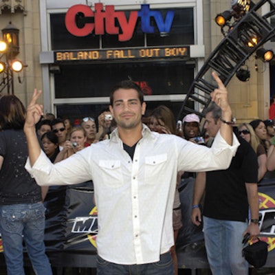 Jesse Metcalf of Desperate Housewives posed on the red carpet.
