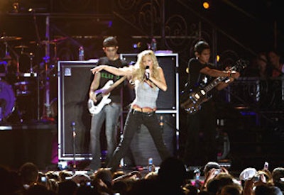 Ashlee Simpson performed on a day off from her official tour.