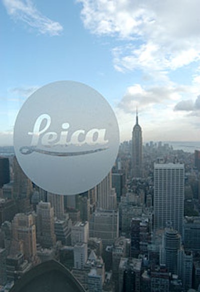 The mag incorporated sponsor Leica by putting logos on the outdoor spaces’ glass walls.