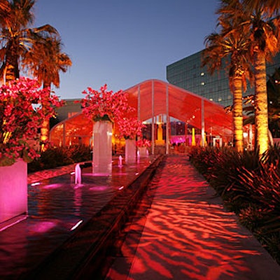 HBO’s after-Emmy party featured a golden look inspired by sunny climes Palm Beach, Cote D’Azur, and Florence.