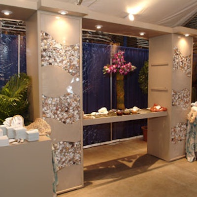 Deco Productions partnered with Grapevine Gourmet to create a modern and chic display, using mica and seashells.