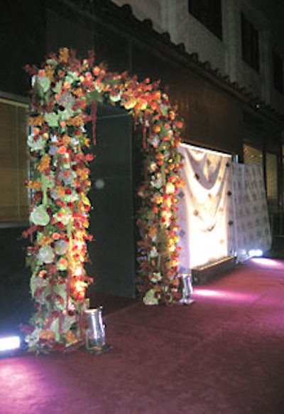 Beyoncé celebrated her 25th birthday and her new album, B´Day, after the VMAs at boyfriend Jay-Z´s 40/40 Club. The focal point of the entrance was a floral arch of green, pink, orange, and white orchids, magnolias, and hydrangeas.
