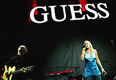 British pop star Natasha Bedingfield performed halfway through the party, entertaining the crowd of 700.