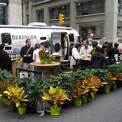 Smith & Hawken decorated the outdoor space of Beringer's trailer with autumn-appropriate plants and teak furniture.