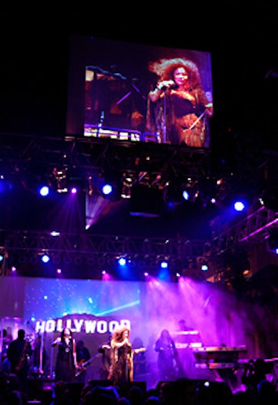 Singer Chaka Kahn performed for an hour.