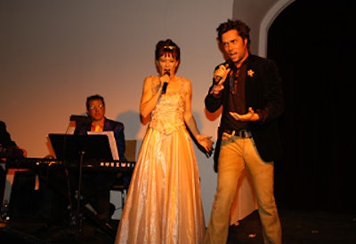 Ann Magnuson and Rufus Wainwright sang a duet.