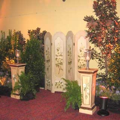 Guests posed in front of a park-like backdrop with hand-painted screens and pedestals and took the souvenir photos home.