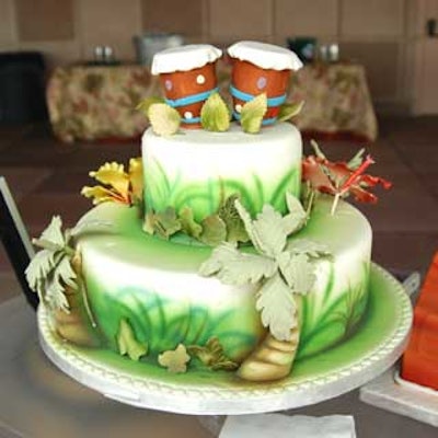 Cake Designs by Edda's showcased cake designs along with many bite size pieces for guests to sample.