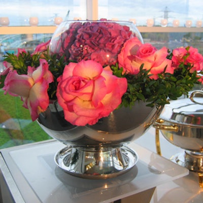 Designing Trendz also used chrome-plated bowls as vases.