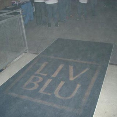 A gobo of the Liv Blu logo lit a denim carpet from Hudson at the venue entrance.