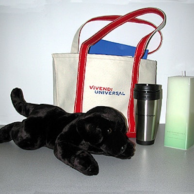 E714sho 01 0130 92sty Giftbag 1 320