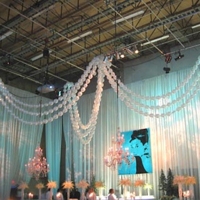 A triple strand pearl necklace made of balloons from Balloon Events hung above the cocktail space.