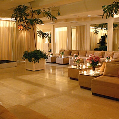 Premiere’s Best Performances of 2006 cocktail party at the Terrace restaurant in the Sunset Tower Hotel preserved the venue’s cream-and-brown color scheme.