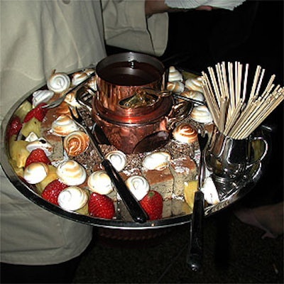 E719sho 01 0130 Tandl Anniversary Fondue 1 320