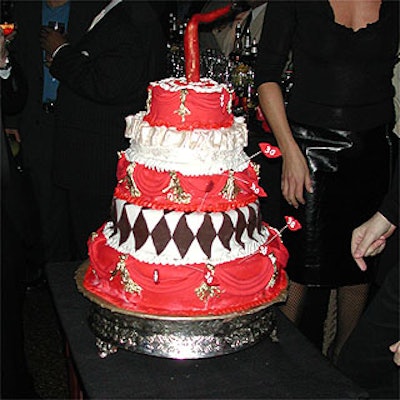 E726sho 01 0130 Tandl Anniversary Cake 1 320