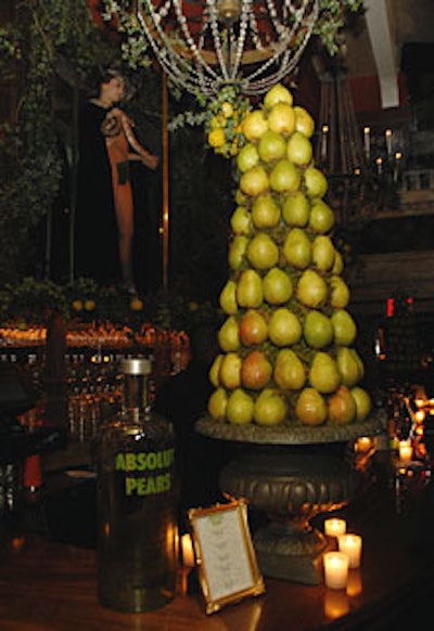 Sarah Bessette, public relations manager of the Absolut Spirits Company, described the event’s concept as “a new spin on the traditional Garden of Eden theme, making it unconventional and creative, in line with the Absolut brand.” The goal of the promotion was to bring to life the “tempting and seductive nature of the new flavor.”