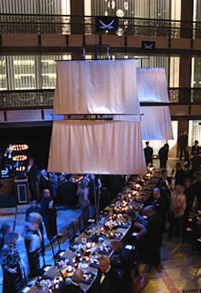 Sixteen-foot-high ship masts rose from the honorees’ tables, with the aid of metal plates used to anchor the towering welded structures. Earlier in the evening, Stark integrated the pieces, topped with gold satin sails, into the bar during cocktail hour.