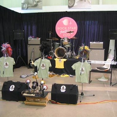 Tundra Music organized a rock music activity station, with electric instruments and rock-star costumes.