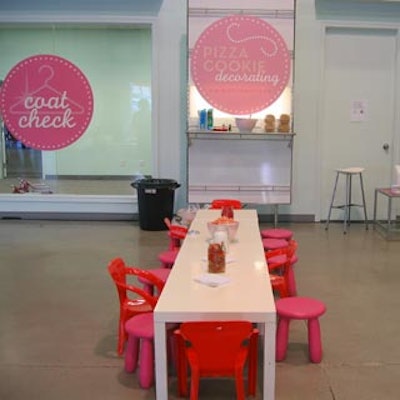 Sweetmama.ca's cookie decorating station featured a light pink table with bright red chairs and dark pink stools.