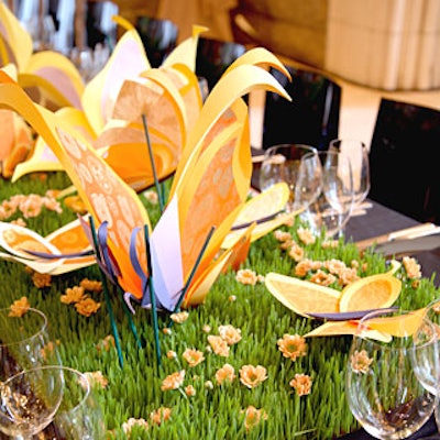 Verde Custom Flowers’ playful summer setting—a field of wheatgrass dotted with artist Leon Joosen’s paper butterflies—contrasted with the sleek feel of the table’s black furniture.