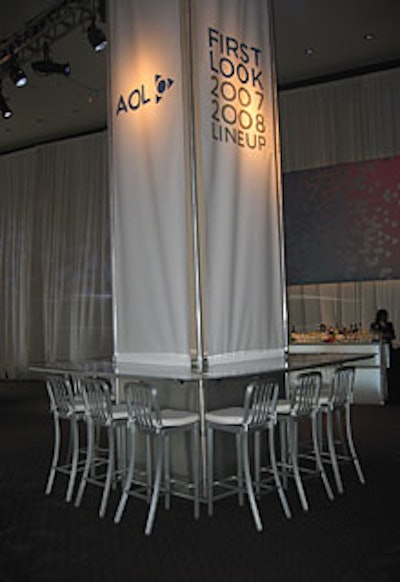 Gross covered the Atrium’s three columns with a facade (which required no drilling) and added 18-inch plexiglass ledges all the way around, allowing for 12 Chiavari high-boy chairs at each.