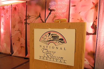 Dignitaries from the National Cherry Blossom Festival, the Embassy of Japan, and Comcast (the event’s sponsor) gave remarks before dinner.