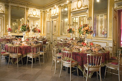 The Salon D’Or (“Salon of Gold”) dining room wasdecorated with lavish accents like Capulet Rouge linens with unique fringetassles, dupioni silk napkins, and crystal candelabras filled with cymbidiums,tulips, and roses.