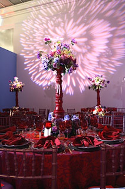In many of the galleries, spotlights projectedpatterns that matched the floral arrangements.