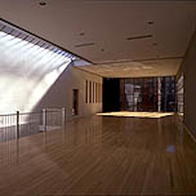 E771disc 01 0305 Venue Antigravity 1 152