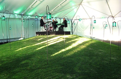 In a tented area next to the pavilion, a jazz band performed atop a grassy mound during cocktails. Grapefruit-scented candles added to the outdoorsy, springtime vibe.