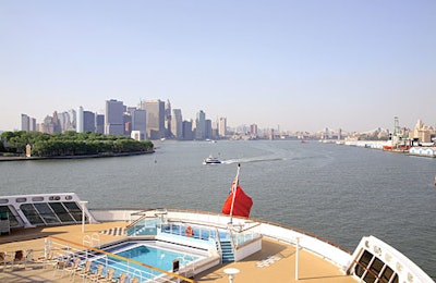 The Queen Mary 2 stayed in port at theBrooklyn Cruise Terminal for the benefit, providing guests impressive views ofdowntown Manhattan.