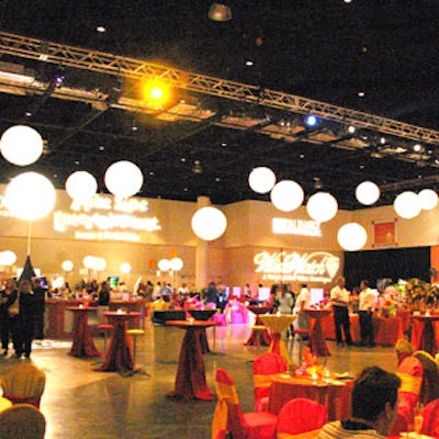 Soft lighting in the form of glowing papier-mâché lanterns by Frost Lighting gave the convention hall a nightclub feel.