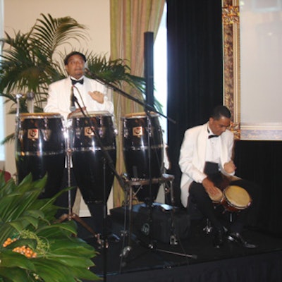 Nostalgia entertained guests with traditional Cuban music throughout the cocktail reception.