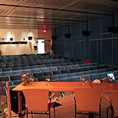 E865disc 01 0409 Venue Scandinaviahouse 1 152