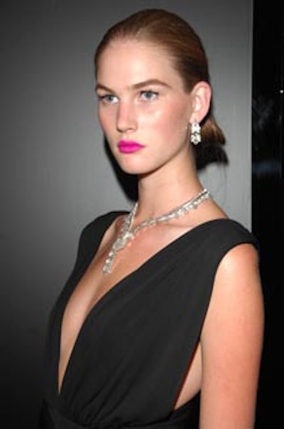 A model wore the Zip Paris Princesse necklace.