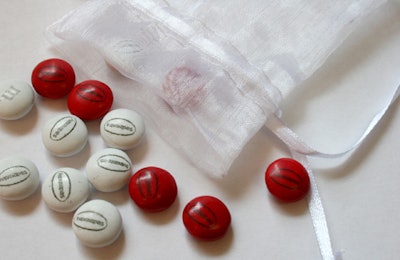 Havaianas-branded M&M's satisfied the guests who missed the hours for personalized sandals.