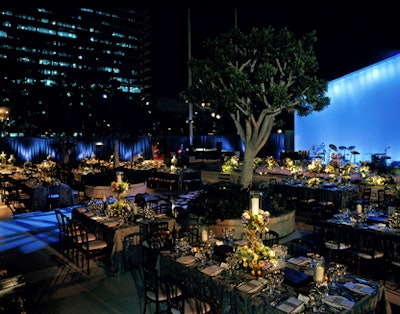 The tree- and hedge-dotted plaza offered fresh air and good sight lines.