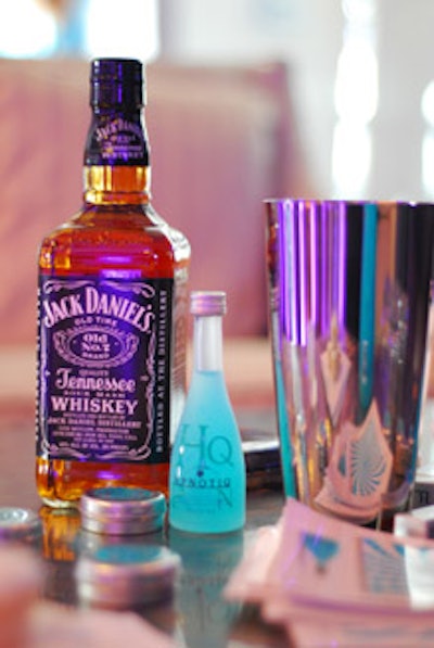 Sponsor Hpnotiq doled out its product in cocktails, and put its name on logoed gifts like mint tins.