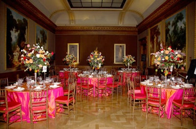 Guests ate among the Fragonard series